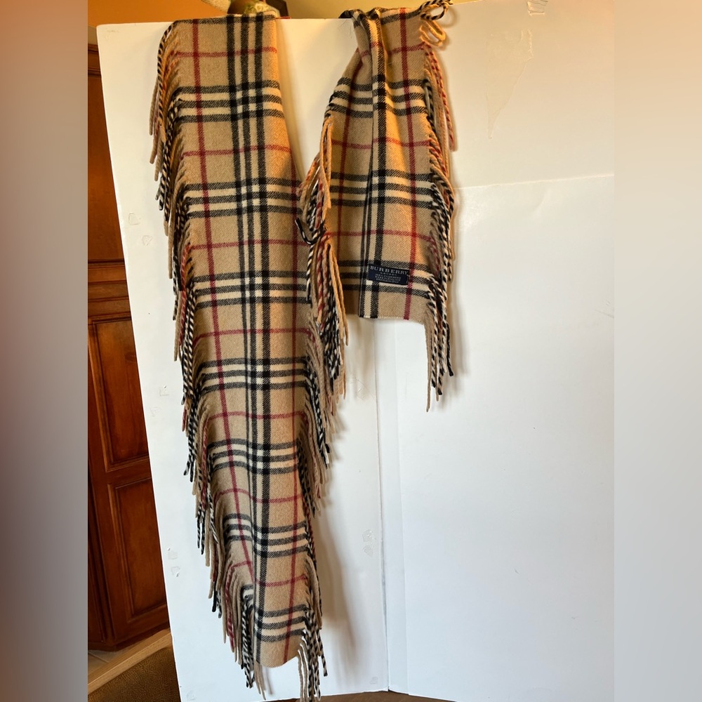 Burberry 100% Cashmere Fringed Scarf - Picture 4 of 9